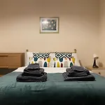 Cosy Central 1 Bedroom Flat Near City Centre & Station
